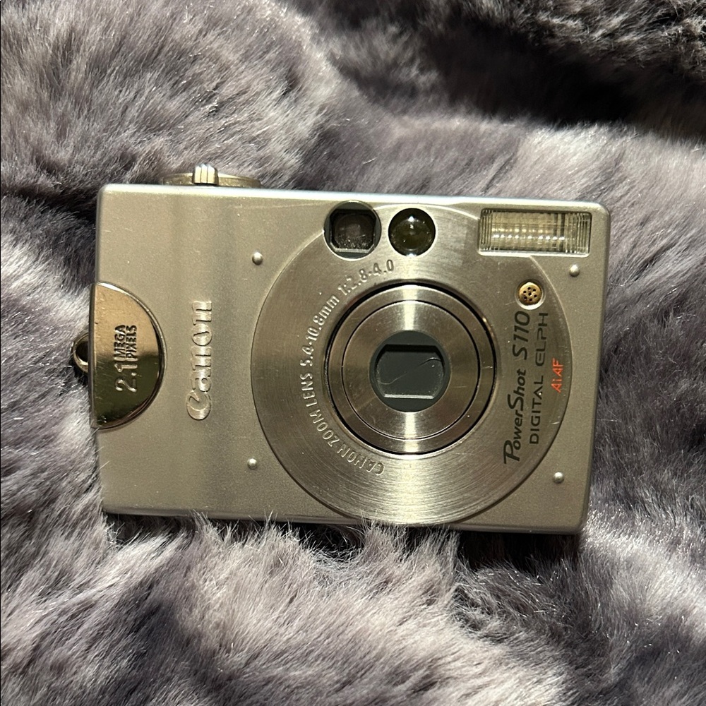 Canon PowerShot S110 in Metallic Silver